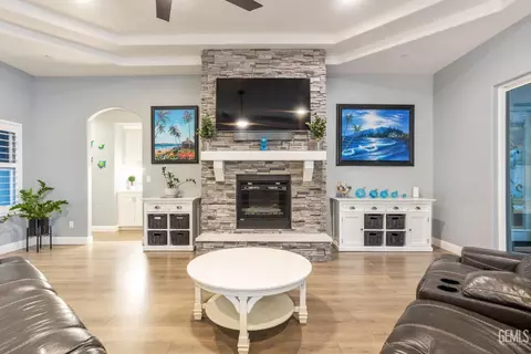 Living - 3412 Wicklow Ct, Bakersfield, CA 93314 photo 2 of 5
