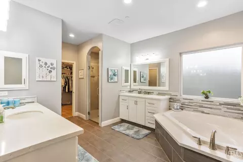 Bath - 3412 Wicklow Ct, Bakersfield, CA 93314 photo 2 of 5