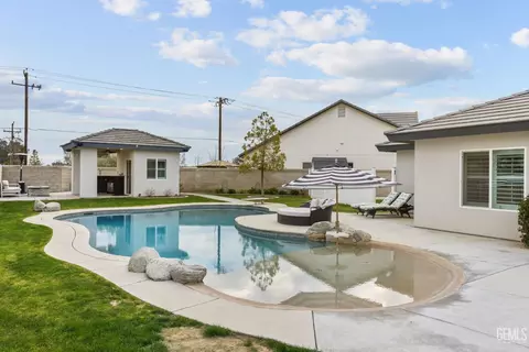 Exterior - 3412 Wicklow Ct, Bakersfield, CA 93314 photo 12 of 13