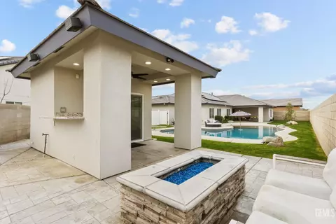 Exterior - 3412 Wicklow Ct, Bakersfield, CA 93314 photo 9 of 13