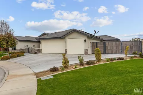 Exterior - 3412 Wicklow Ct, Bakersfield, CA 93314 photo 2 of 13