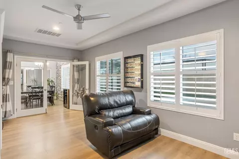 Living - 3412 Wicklow Ct, Bakersfield, CA 93314 photo 4 of 5