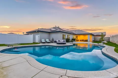Exterior - 3412 Wicklow Ct, Bakersfield, CA 93314 photo 7 of 13