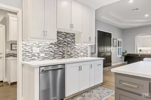 Kitchen - 3412 Wicklow Ct, Bakersfield, CA 93314 photo 7 of 8
