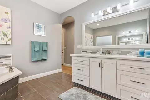 Bath - 3412 Wicklow Ct, Bakersfield, CA 93314 photo 4 of 5