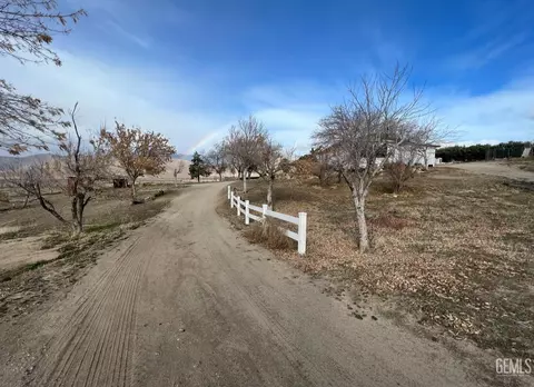 10679 Yucca Way, Weldon, CA 93283 photo 2