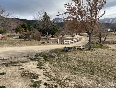 10679 Yucca Way, Weldon, CA 93283 photo 12