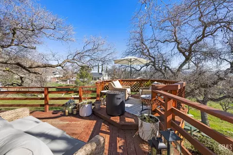 Exterior - 21309 Prospect Ave, Tehachapi, CA 93561 photo 5 of 11