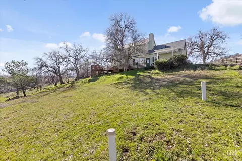 Exterior - 21309 Prospect Ave, Tehachapi, CA 93561 photo 8 of 11