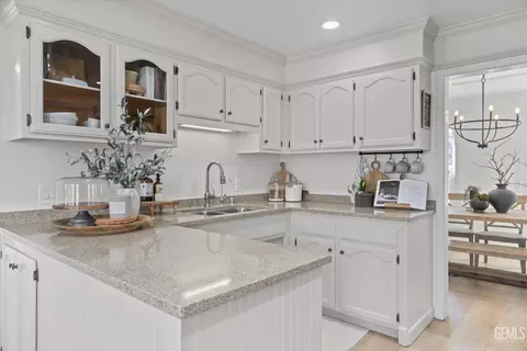 Kitchen - 21309 Prospect Ave, Tehachapi, CA 93561 photo 3 of 6
