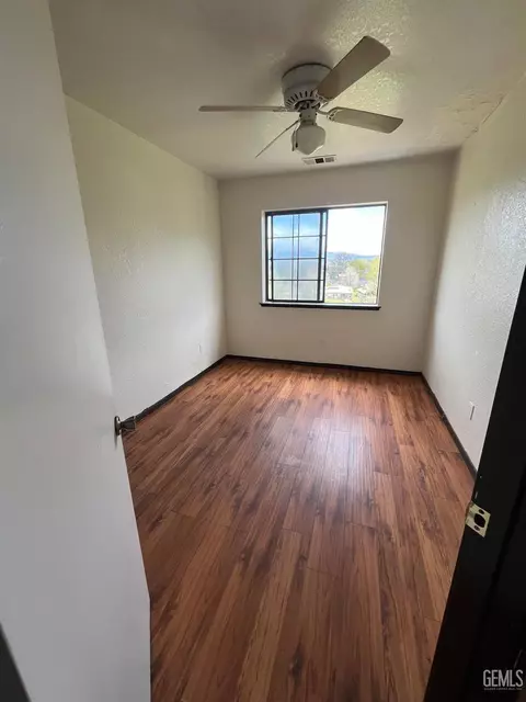 Dining - 28340 Carry Back Ct, Tehachapi, CA 93561 photo 2 of 2