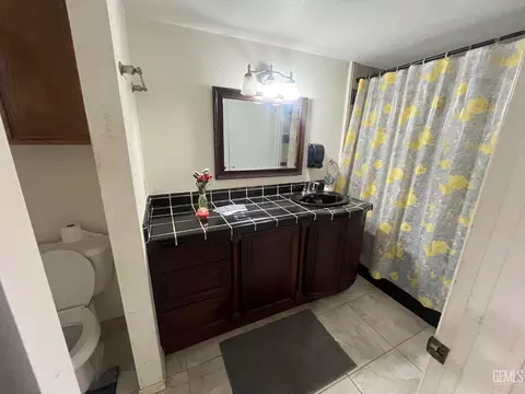 Bath - 28340 Carry Back Ct, Tehachapi, CA 93561 photo 1 of 2