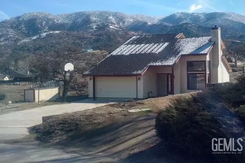 Exterior - 28340 Carry Back Ct, Tehachapi, CA 93561 photo 2 of 8