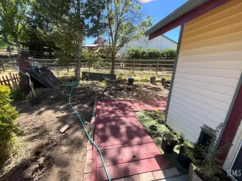 Exterior - 28340 Carry Back Ct, Tehachapi, CA 93561 photo 5 of 8