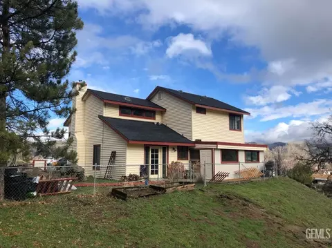 Exterior - 28340 Carry Back Ct, Tehachapi, CA 93561 photo 3 of 8