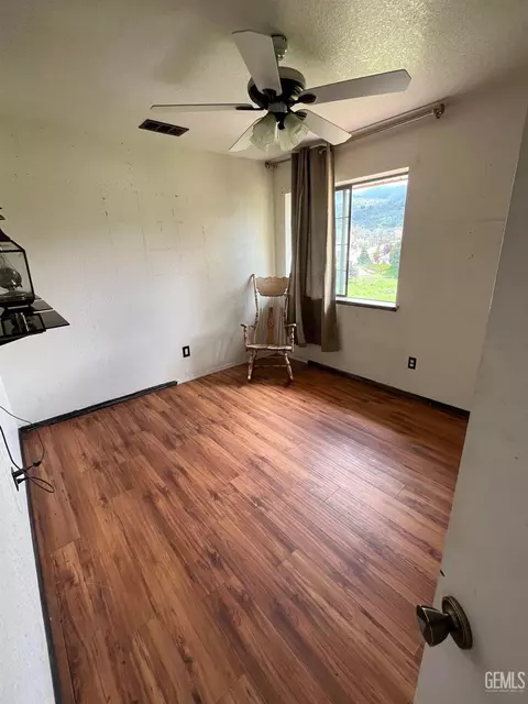 Bedroom - 28340 Carry Back Ct, Tehachapi, CA 93561 photo 1 of 3