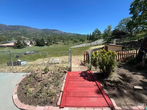 Exterior - 28340 Carry Back Ct, Tehachapi, CA 93561 photo 8 of 8