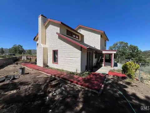 Exterior - 28340 Carry Back Ct, Tehachapi, CA 93561 photo 4 of 8