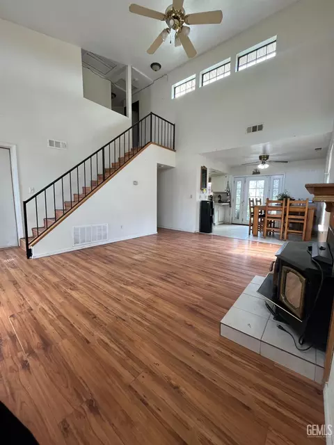 Living - 28340 Carry Back Ct, Tehachapi, CA 93561 photo 1 of 2