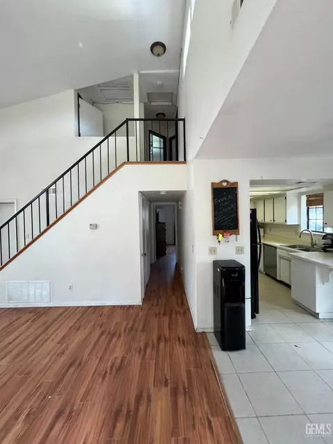 Entry Way - 28340 Carry Back Ct, Tehachapi, CA 93561 photo 2 of 4