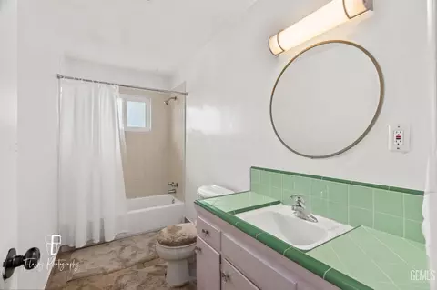 Bath - 242 Pine St, Shafter, CA 93263 photo 1 of 1