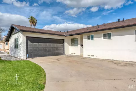 Exterior - 242 Pine St, Shafter, CA 93263 photo 4 of 14
