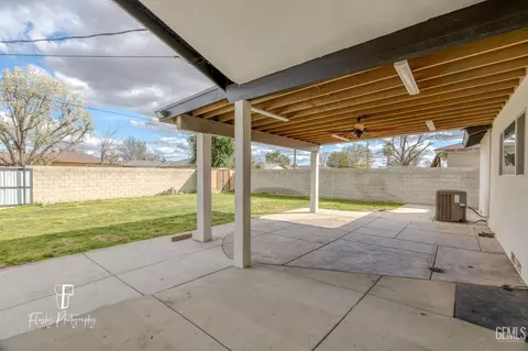 Exterior - 242 Pine St, Shafter, CA 93263 photo 6 of 14
