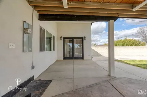 Exterior - 242 Pine St, Shafter, CA 93263 photo 8 of 14