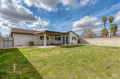 Exterior - 242 Pine St, Shafter, CA 93263 photo 10 of 14