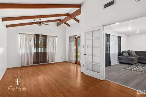Living - 242 Pine St, Shafter, CA 93263 photo 2 of 5