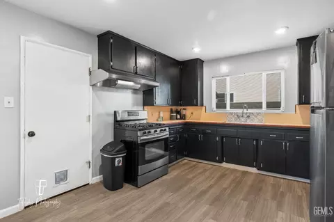 Kitchen - 242 Pine St, Shafter, CA 93263 photo 1 of 3