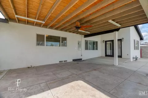 Exterior - 242 Pine St, Shafter, CA 93263 photo 7 of 14