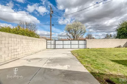 Exterior - 242 Pine St, Shafter, CA 93263 photo 14 of 14