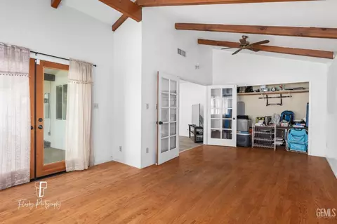 Living - 242 Pine St, Shafter, CA 93263 photo 3 of 5