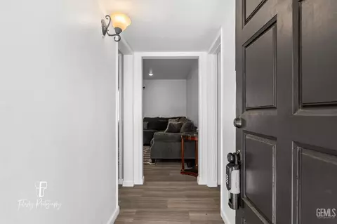 Entry Way - 242 Pine St, Shafter, CA 93263 photo 1 of 1