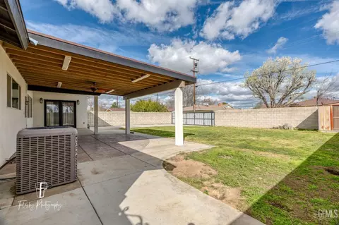 Exterior - 242 Pine St, Shafter, CA 93263 photo 9 of 14