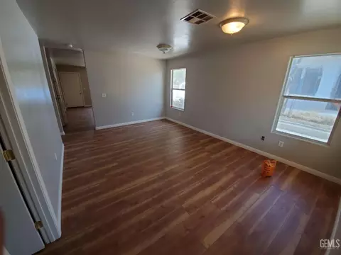 1006 33rd St, Bakersfield, CA 93301 photo 2