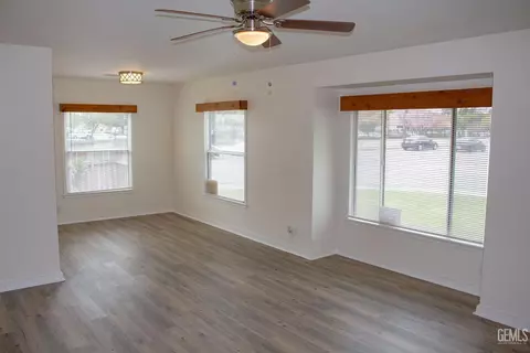 2 Wetherley Dr, Bakersfield, CA 93309 photo 4