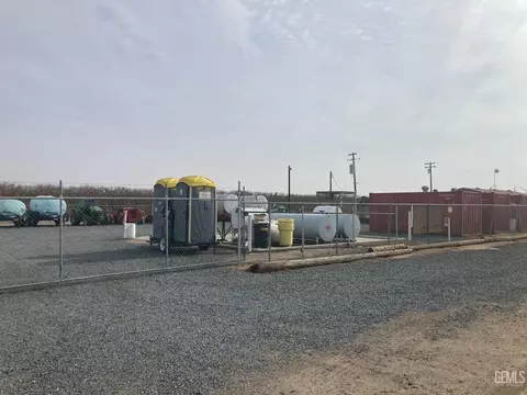 13767 Cherry Ave, Shafter, CA 93263 photo 8