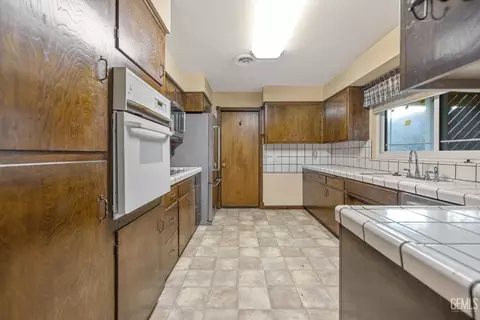 Kitchen - 2812 Mccray Rd, Mountain Mesa, CA 93240 photo 1 of 3
