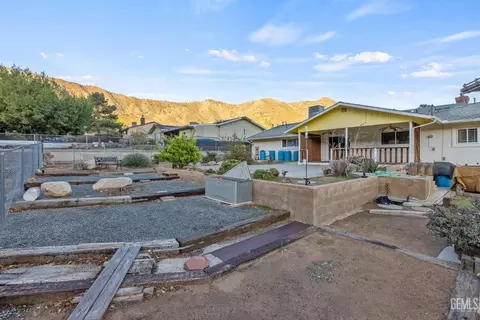 Exterior - 2812 Mccray Rd, Mountain Mesa, CA 93240 photo 10 of 12