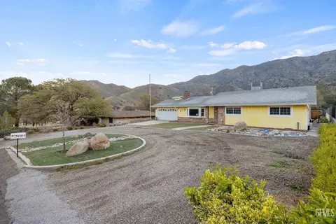 Exterior - 2812 Mccray Rd, Mountain Mesa, CA 93240 photo 4 of 12