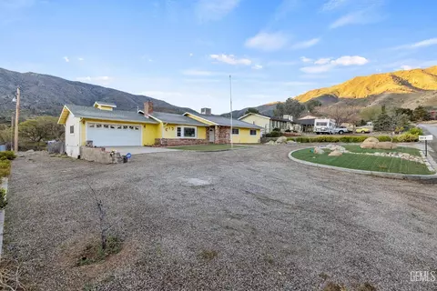 Exterior - 2812 Mccray Rd, Mountain Mesa, CA 93240 photo 2 of 12