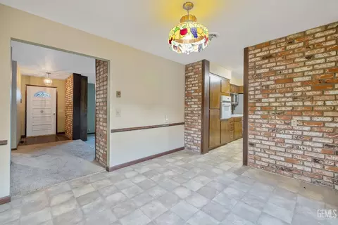 Exterior - 2812 Mccray Rd, Mountain Mesa, CA 93240 photo 6 of 12