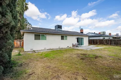 Exterior - 78 W Indianapolis Ave, Clovis, CA 93612 photo 4 of 4