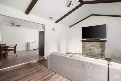 Entry Way - 78 W Indianapolis Ave, Clovis, CA 93612 photo 1 of 1