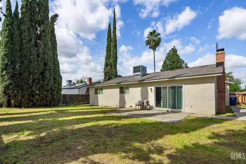 Exterior - 78 W Indianapolis Ave, Clovis, CA 93612 photo 3 of 4