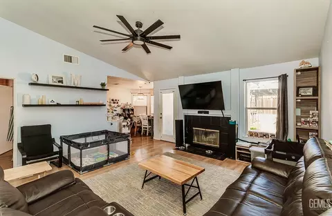 2694 4th St, Sanger, CA 93657 photo 5