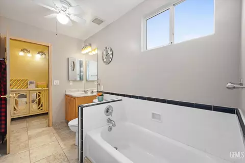 Bath - 101 E Woodrow St, Taft, CA 93268 photo 2 of 3