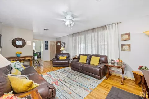 Living - 101 E Woodrow St, Taft, CA 93268 photo 7 of 7